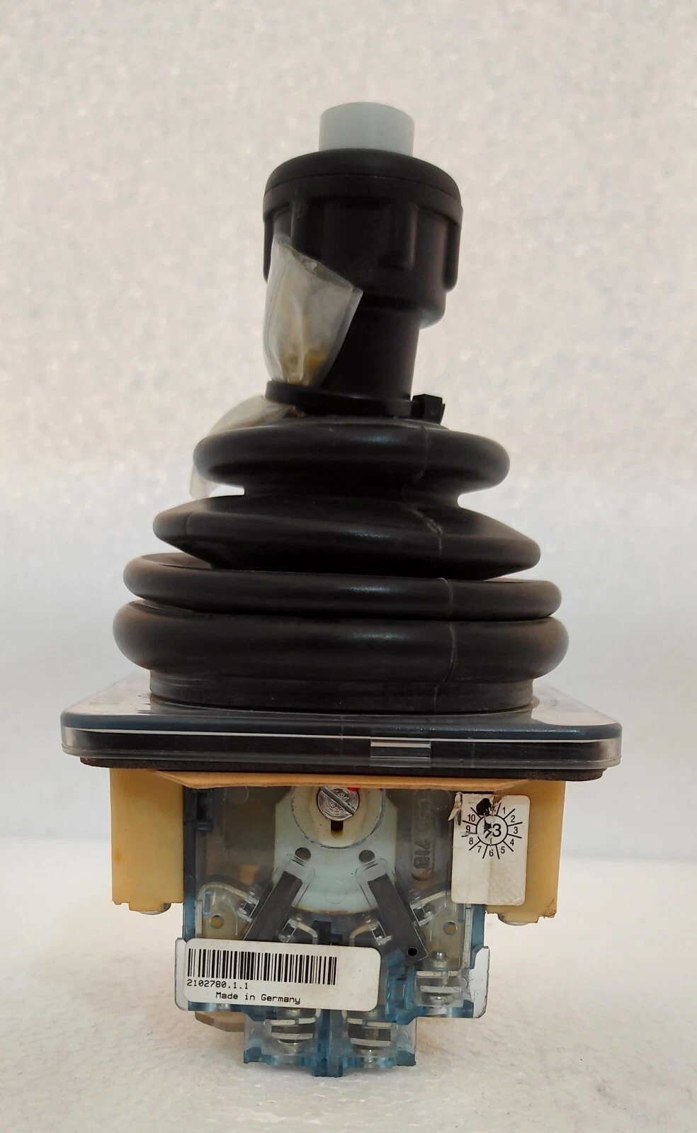 admin/uploads/uploads/tts-lmg 1210fh 110 deck crane joystick_2.webp